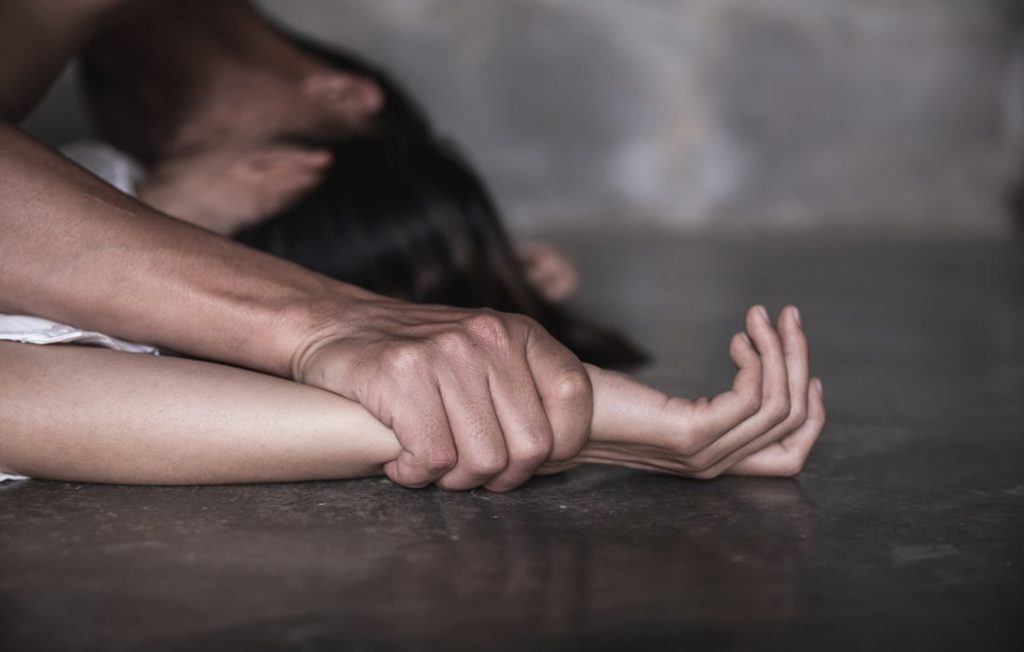 Χειροπέδες σε 27χρονο μετά από καταγγελία της πρώην συντρόφου του για βιασμό και revenge porn