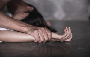 Χειροπέδες σε 27χρονο μετά από καταγγελία της πρώην συντρόφου του για βιασμό και revenge porn