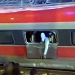 Σιδηροδρομική τραγωδία στην Ισπανία: Τουλάχιστον 21 νεκροί, δεκάδες τραυματίες σε δυστύχημα στο οποίο ενεπλάκησαν δυο συρμοί υψηλής ταχύτητας