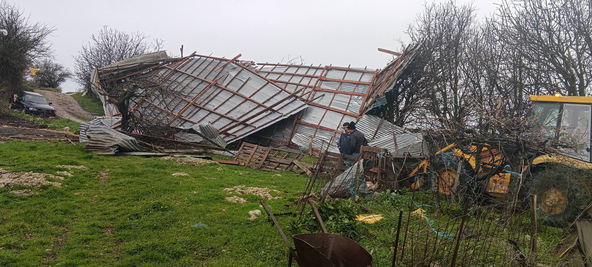Καταστράφηκε κτηνοτροφική εγκατάσταση από ανεμοστρόβιλο στην Πηνεία