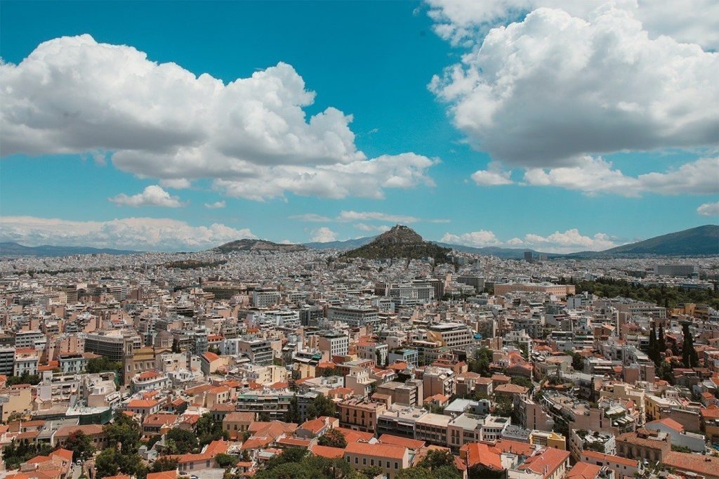 Επιστροφή δύο ενοικίων και φρένο στα Airbnb στα μέτρα για το στεγαστικό