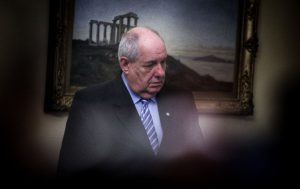 Ο Τέρενς Κουίκ στο πλευρό του Γιώργου Λιάγκα από τη Δευτέρα