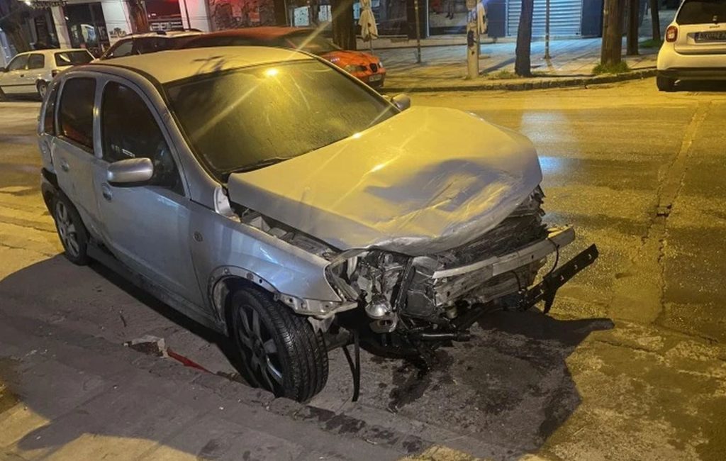 Θεσσαλονίκη: Μεθυσμένη 24χρονη οδηγός «σάρωσε» 15 αυτοκίνητα, κατάστημα και περίπτερο