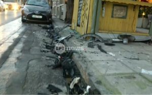 Θεσσαλονίκη: Μεθυσμένη οδηγός έπεσε πάνω σε 15 οχήματα, ένα περίπτερο και ένα κατάστημα