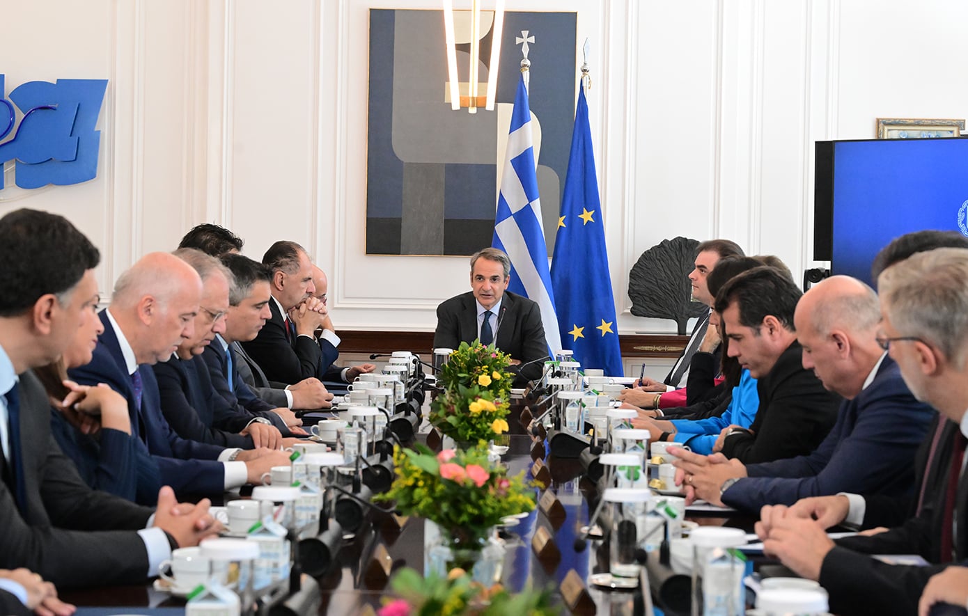 Συνεδριάζει υπό τον Μητσοτάκη το υπουργικό συμβούλιο στο Μαξίμου