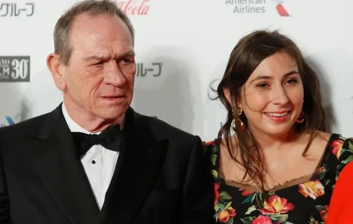 Νεκρή βρέθηκε μέσα σε δωμάτιο ξενοδοχείου η κόρη του διάσημου ηθοποιού Τόμι Λι Τζόουνς