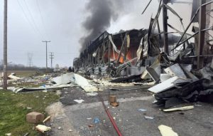 Tραγωδία από τη φωτιά στην μπισκοτοβιομηχανία «Βιολάντα» στα Τρίκαλα: Βρέθηκαν τρεις απανθρακωμένες σοροί, αγνοούνται ακόμη δύο εργαζόμενες