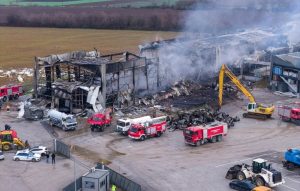 Εντοπίστηκε η σορός της πέμπτης γυναίκας που αγνοούνταν μετά την πυρκαγιά στην μπισκοτοβιομηχανία στα Τρίκαλα