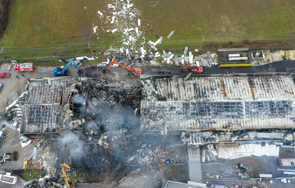 Τραγωδία στο εργοστάσιο της «Βιολάντα»: Η διαρροή προπανίου πιθανή εκδοχή για τη φονική έκρηξη – Απομακρύνεται το σενάριο να έφταιγε το αλεύρι