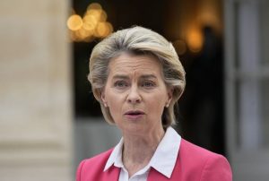 Ισχυρή ευρωπαϊκή απάντηση στις απειλές του Τραμπ υποσχέθηκε η φον ντερ Λάιεν από το βήμα του Νταβός