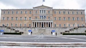 Στην πρώτη θέση μείωσης «κενού» ΦΠΑ στην Ευρώπη η Ελλάδα