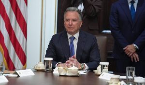 Πόλεμος στην Ουκρανία: Αμερικανοί και Ρώσοι απεσταλμένοι χαιρετίζουν μια «εποικοδομητική» συνάντηση στη Φλόριντα