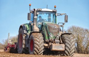 Αγορά τρακτέρ, εξοπλισμού  και νέες φυτεύσεις µε 50%  επιδότηση στον Αναπτυξιακό