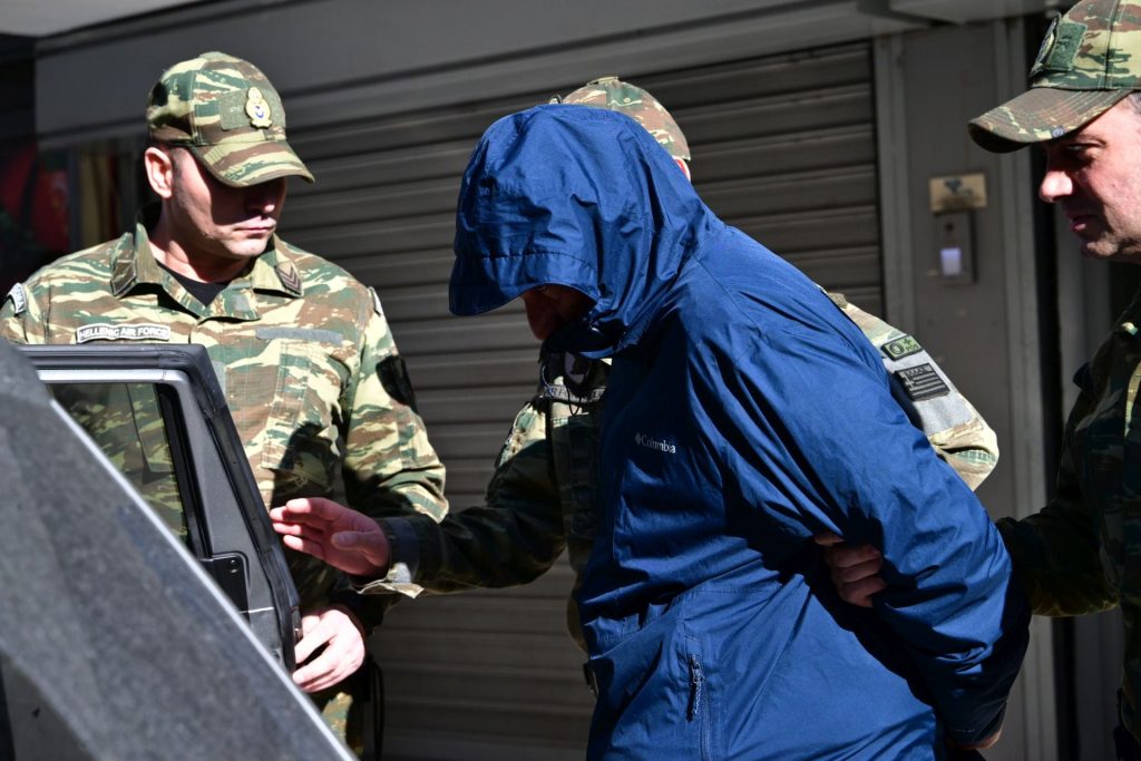 Κατασκοπεία: Ώρα απολογίας για τον σμήναρχο – Ο «Στίβεν», τα χρήματα και οι σκιές