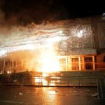 Συγκρούσεις μεταξύ αστυνομικών και διαδηλωτών στην Αλβανία – Ζητούν την παραίτηση της αντιπροέδρου της κυβέρνησης