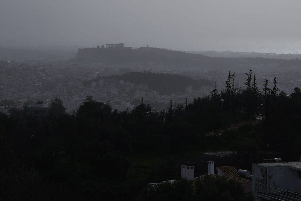 Καιρός: Υποχωρεί η αφρικανική σκόνη - Πού θα βρέξει