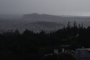 Καιρός: Υποχωρεί η αφρικανική σκόνη - Πού θα βρέξει