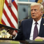 Μειώνει τους δασμούς σε αλουμίνιο και χάλυβα ο Ντοναλντ Τραμπ