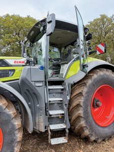 Καλύπτουν όλες τις ανάγκες των σύγχρονων παραγωγών τα τρακτέρ Claas Axion 9 - Profi