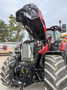 Κοιτάζουν στα μάτια τα θρυλικά Magnum τα νέα τρακτέρ Case IH Optum 440 - Profi