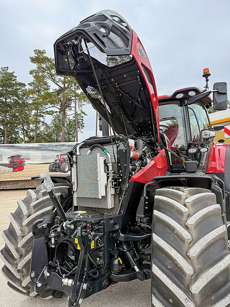 Κοιτάζουν στα μάτια τα θρυλικά Magnum τα νέα τρακτέρ Case IH Optum 440 - Profi