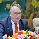 Φωνές για αναβολή της εμπορικής συμφωνίας ΕΕ-ΗΠΑ λόγω εξελίξεων με τους δασμούς Τραμπ