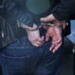 Προσπάθησαν να εξαπατήσουν αστυνομικό – Χειροπέδες σε 20χρονο