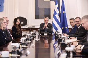 Από τις υπογραφές με ενεργειακούς κολοσσούς στο πολιτικό δίλημμα της κυβέρνησης: Σταθερότητα ή πειραματισμοί - ertnews.gr