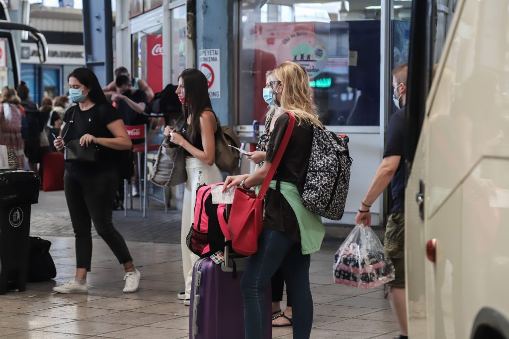 Αυξημένη κίνηση στα ΚΤΕΛ Κηφισού για την Πάτρα - Αναχωρήσεις ανά 5 έως 10 λεπτά για Πάτρα, 20 πούλμαν έχουν φύγει από το πρωί - ertnews.gr