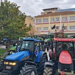 Με πορεία και διαμαρτυρία έξω από το Διοικητήριο «ζεσταίνουν τις μηχανές τους» οι αγρότες του Προμαχώνα ενόψει της καθόδου στην Αθήνα