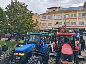 Με πορεία και διαμαρτυρία έξω από το Διοικητήριο «ζεσταίνουν τις μηχανές τους» οι αγρότες του Προμαχώνα ενόψει της καθόδου στην Αθήνα