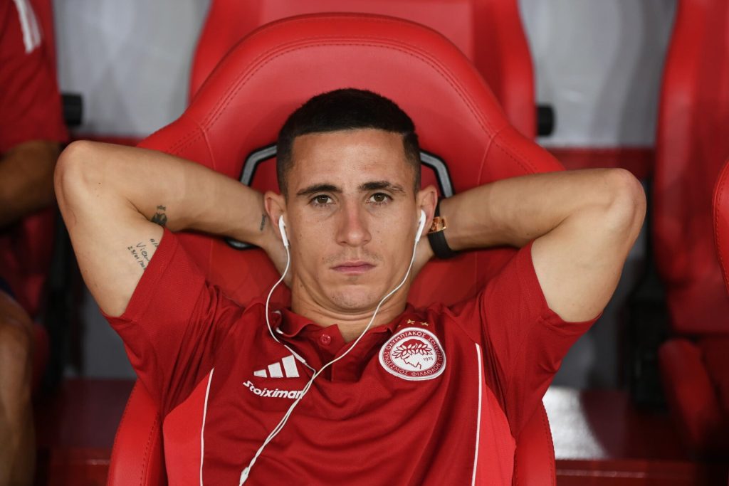 Μια αγωνιστική στην εξέδρα στον Ποντένσε για την ομπρέλα στους οπαδούς της ΑΕΚ