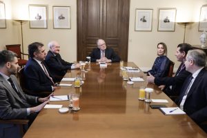 Συνάντηση του ΠτΔ Κων. Τασούλα με στελέχη του οργανισμού διαΝΕΟσις - Επί τάπητος η Συνταγματική Αναθεώρηση - ertnews.gr