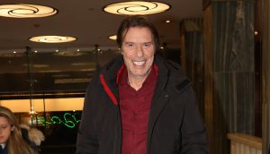 Στράτος Τζώρτζογλου: «Μπήκε με φυσικότητα στον τάφο και έβγαλε τα κόκαλα! Δεν μου φάνηκε καθόλου άγριο»