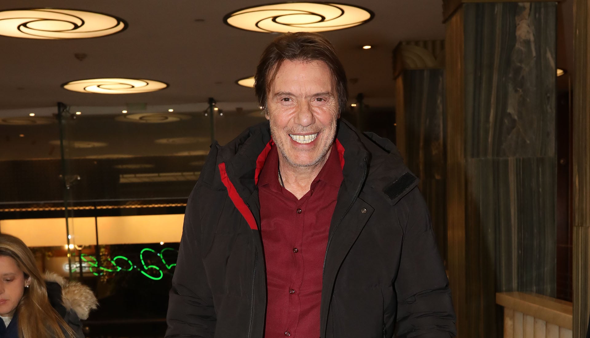 Στράτος Τζώρτζογλου: «Μπήκε με φυσικότητα στον τάφο και έβγαλε τα κόκαλα! Δεν μου φάνηκε καθόλου άγριο»