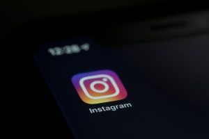Το Instagram θα ενημερώνει τους γονείς αν το παιδί τους εμφανίζει αυτοκτονικές τάσεις