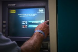 «Κλείδωσαν» οι πληρωμές: Από 25 Φεβρουαρίου στους λογαριασμούς οι συντάξεις Μαρτίου