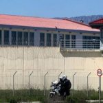 Έφοδος της ΕΛ.ΑΣ. σε δύο πτέρυγες στις φυλακές Δομοκού μετά τη δολοφονία του 43χρονου ισοβίτη – Έρευνα και στο κελί του Αλκέτ Ριζάι