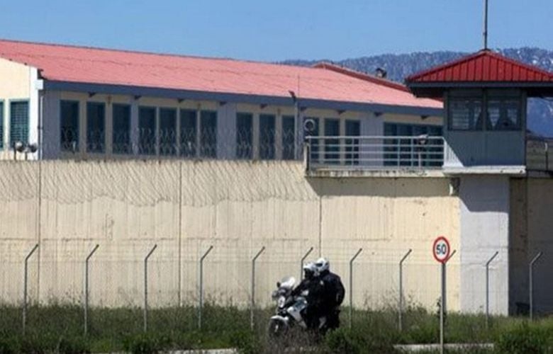 Έφοδος της ΕΛ.ΑΣ. σε δύο πτέρυγες στις φυλακές Δομοκού μετά τη δολοφονία του 43χρονου ισοβίτη – Έρευνα και στο κελί του Αλκέτ Ριζάι