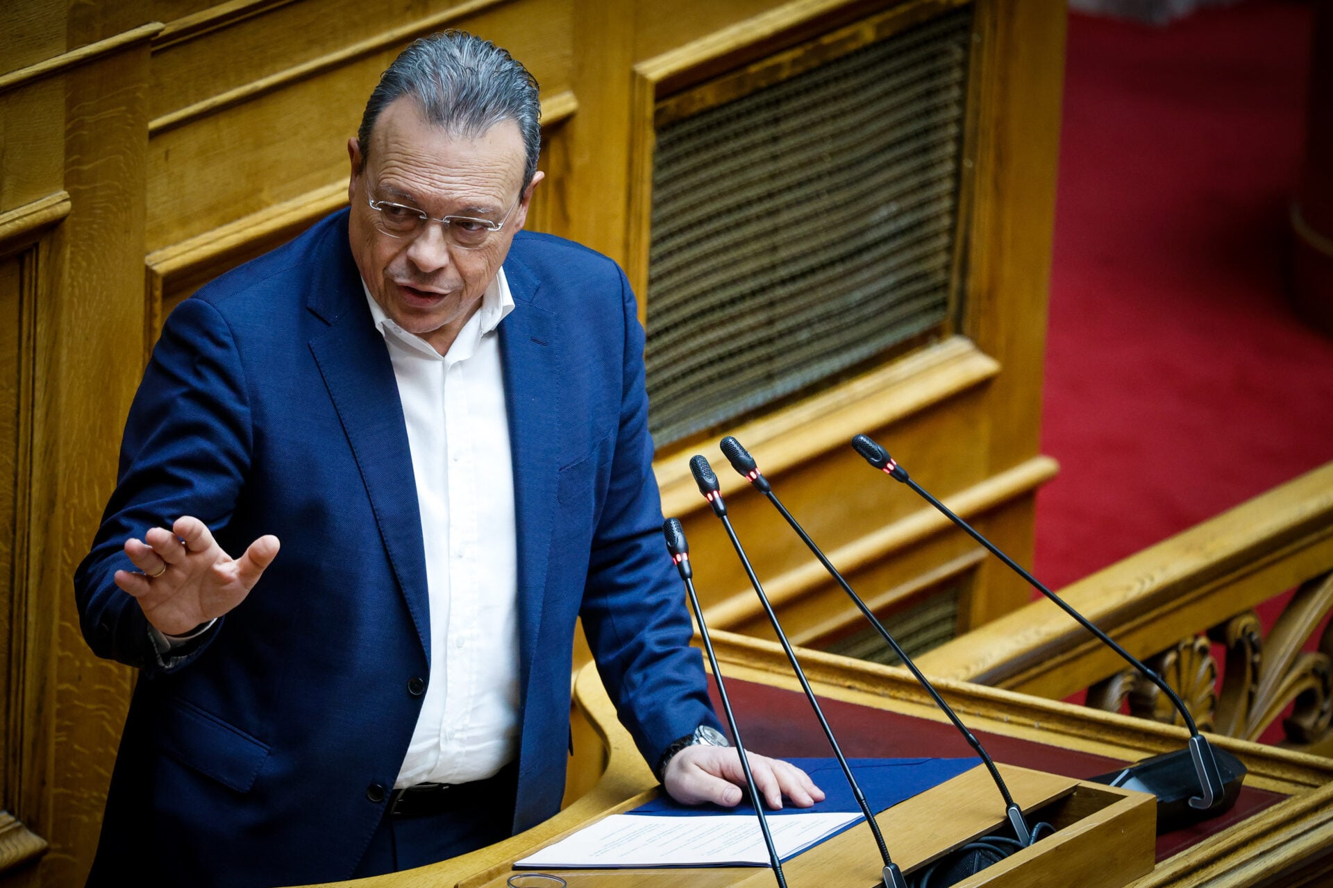 Φάμελλος: Ο Μητσοτάκης αντιγράφει τον Τραμπ - «Μποβίνο» του Μητσοτάκη ο Πλεύρης