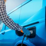 Με μπαταρία 46 kW και αυτονομία 334 χιλιομέτρων αναβαθμίζονται τα Ford E-Transit Courrier