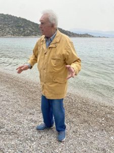 «Η ζωή μου, στη λωρίδα προσπεράσματος» – Η αυτοβιογραφία του Αλέξανδρου Μανιατόπουλου