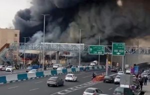 Μεγάλη φωτιά σε εμπορικό κέντρο της Τεχεράνης