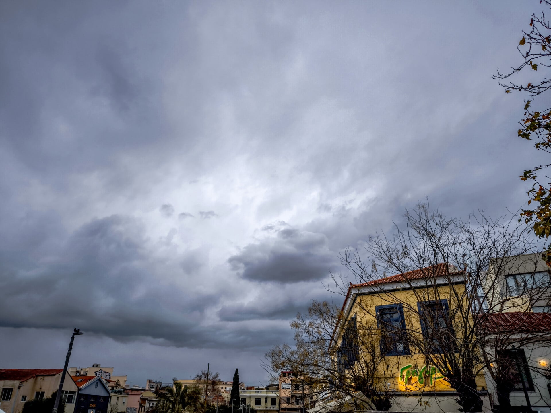 Κόκκινος συναγερμός σε Ηλεία και Αχαία για πλημμυρικά φαινόμενα - Απαγόρευση απόπλου από Ραφήνα
