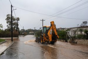 Κρήτη: Κακοκαιρία με Πλημμύρες και Πτώσεις Δέντρων