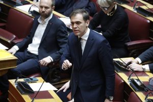 Βουλή: Ήρθη η ασυλία του Μάντζου μετά από μήνυση του Στίγκα