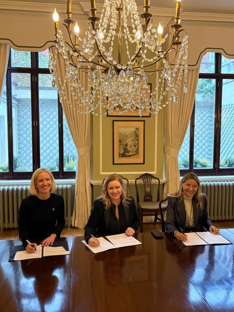 Υπογραφή Μνημονίου Συνεργασίας μεταξύ της Γενικής Γραμματείας Απόδημου Ελληνισμού και της Crafting Greece με το Ίδρυμα King’s Foundation