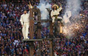 «Μαζί, είμαστε η Αμερική» – Με πολιτικά μηνύματα και λάτιν υπερθέαμα, ο Bad Bunny καθήλωσε το κοινό στο ημίχρονο του Super Bowl LX