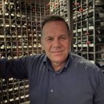 «Των οικιών ημών εμπιπραμένων, ημείς άδομεν» λέει για τα οινοποιεία στην Ελλάδα ο Γιάννης Παπαργυρίου - Winetrails