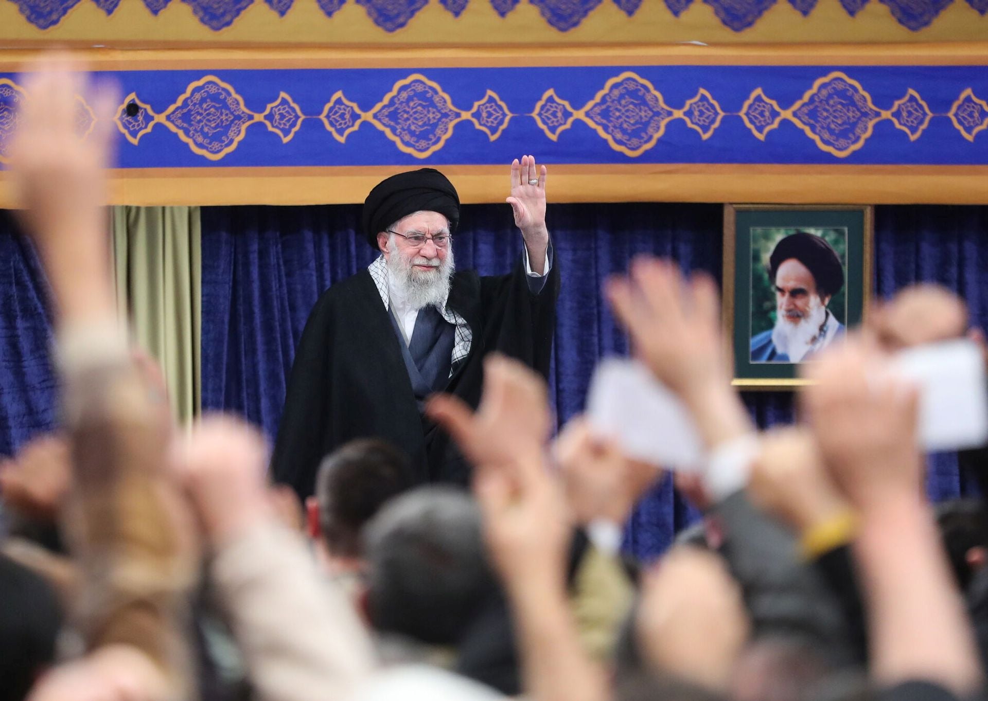 Θρίλερ με τον Χαμενεΐ: Πληροφορίες για τον θάνατό του και πανηγυρισμοί σε Ισραήλ και Τεχεράνη